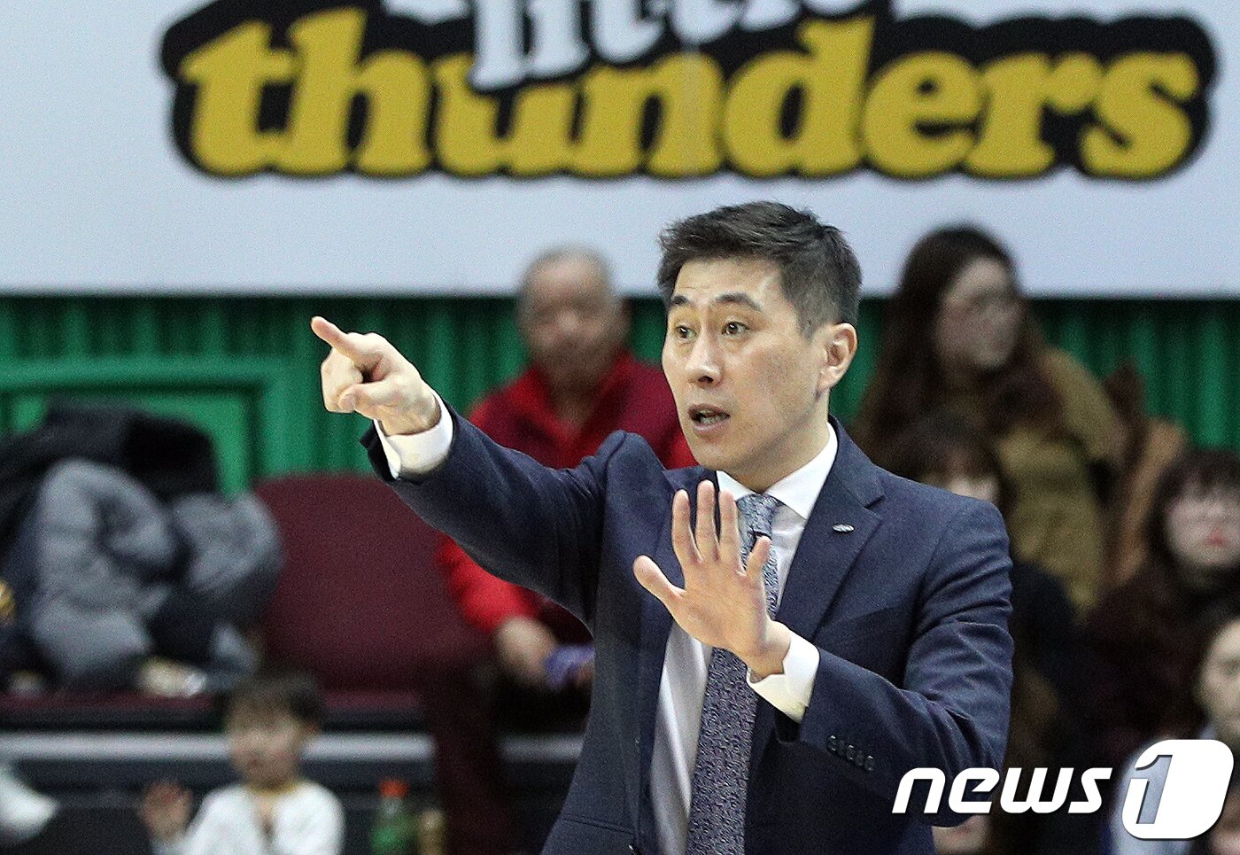 본문 이미지 - 서울 삼성 이상민 감독이 작전지시를 하고 있다. /뉴스1 DBⓒ News1 신웅수 기자