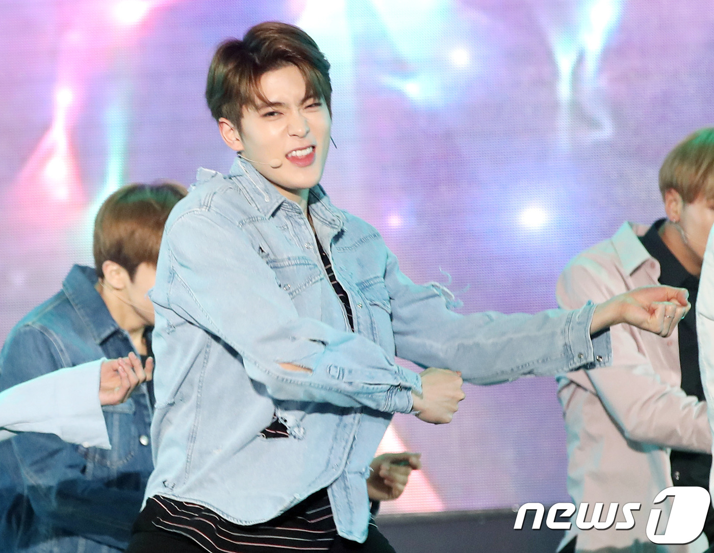 (서울=뉴스1) 권현진 기자 = NCT 재현이 14일 오후 서울 고려대학교 화정체육관에서 열린 ‘엔시티 2018 엠파시(NCT 2018 EMPATHY)’ 쇼케이스에 참석해 신곡을 …