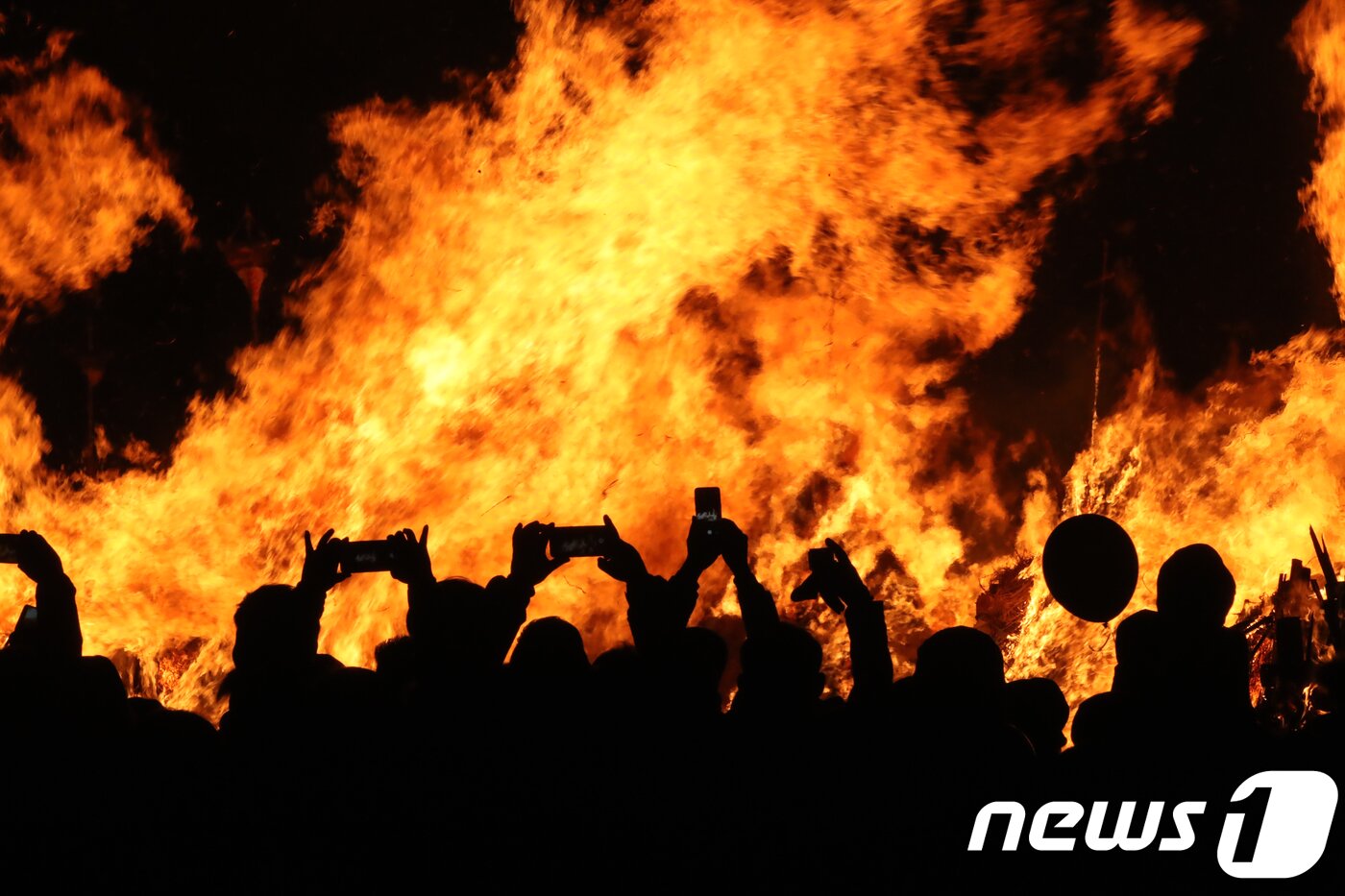 본문 이미지 - 제주들불축제 '달집 태우기'.2018.3.2 ⓒ 뉴스1 DB