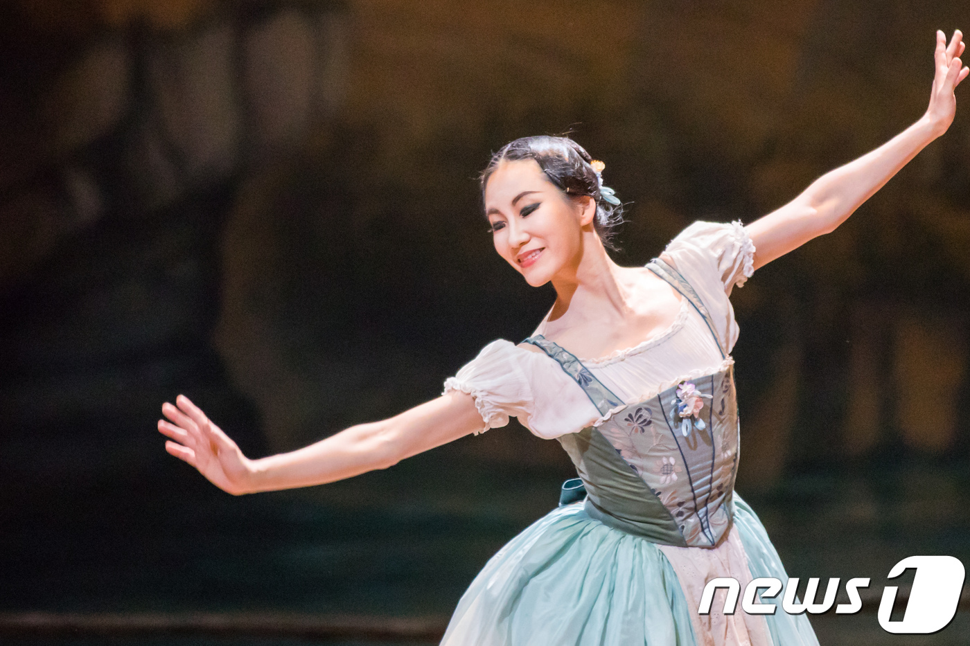 (서울=뉴스1) 박정환 기자 = 지젤 역을 맡은 김지영이 20일 서울 서초구 서초동 예술의전당에서 열린 전막시연회에서 세밀한 표정연기를 펼치고 있다.국립발레단(예술감독 강수진)은 …