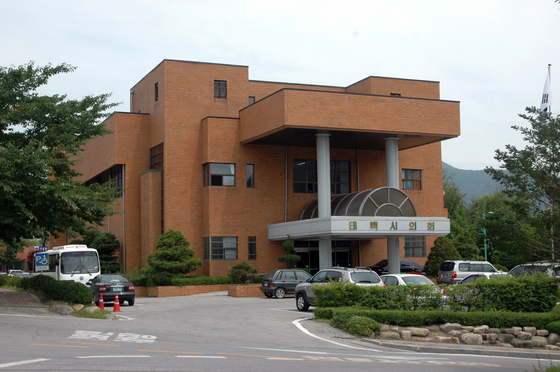 자녀 차 번호 부여 과정 개입?…경찰 태백시의장 조사 중