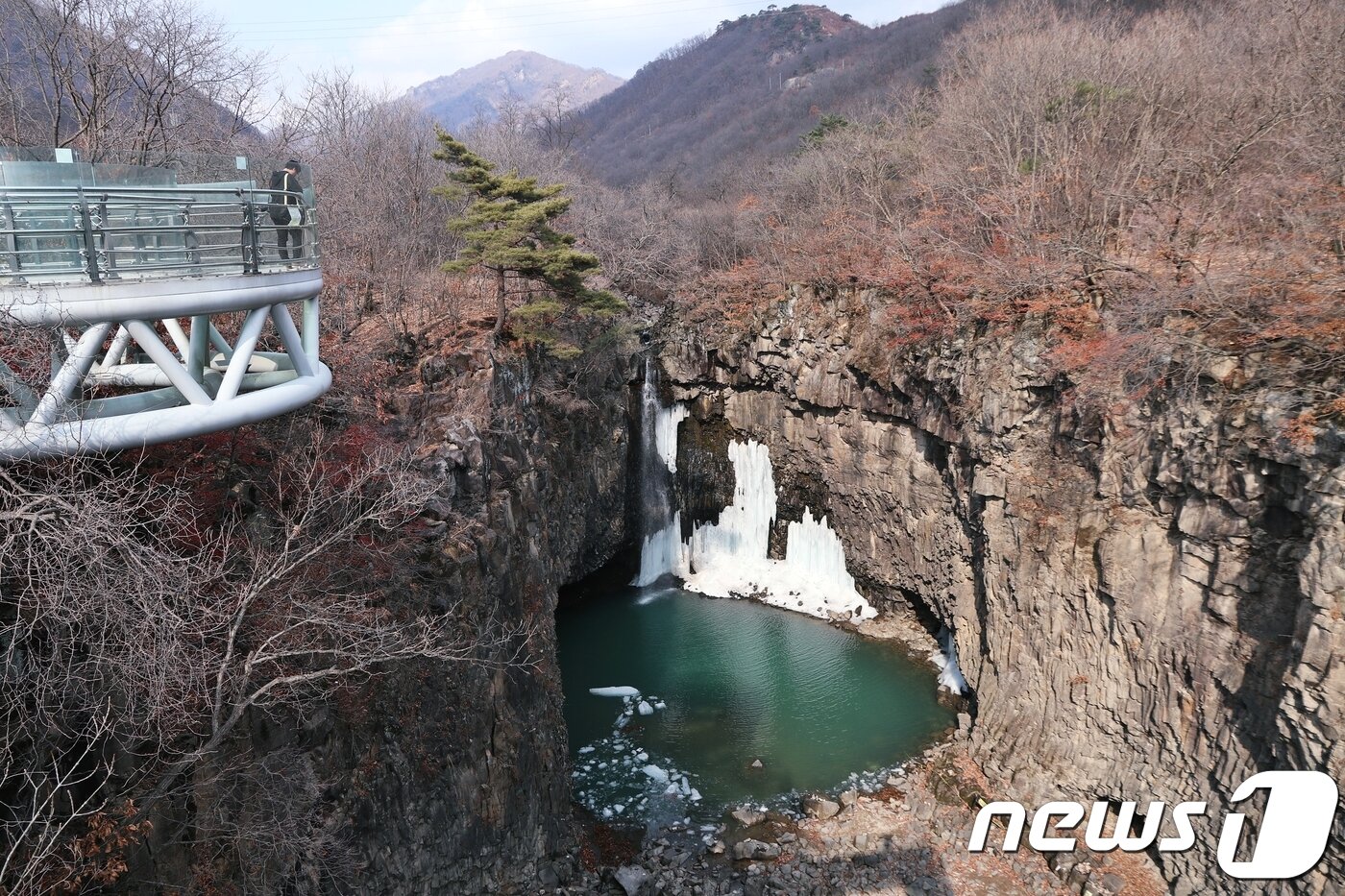 본문 이미지 - 한탄강지질공원의 재인폭포.