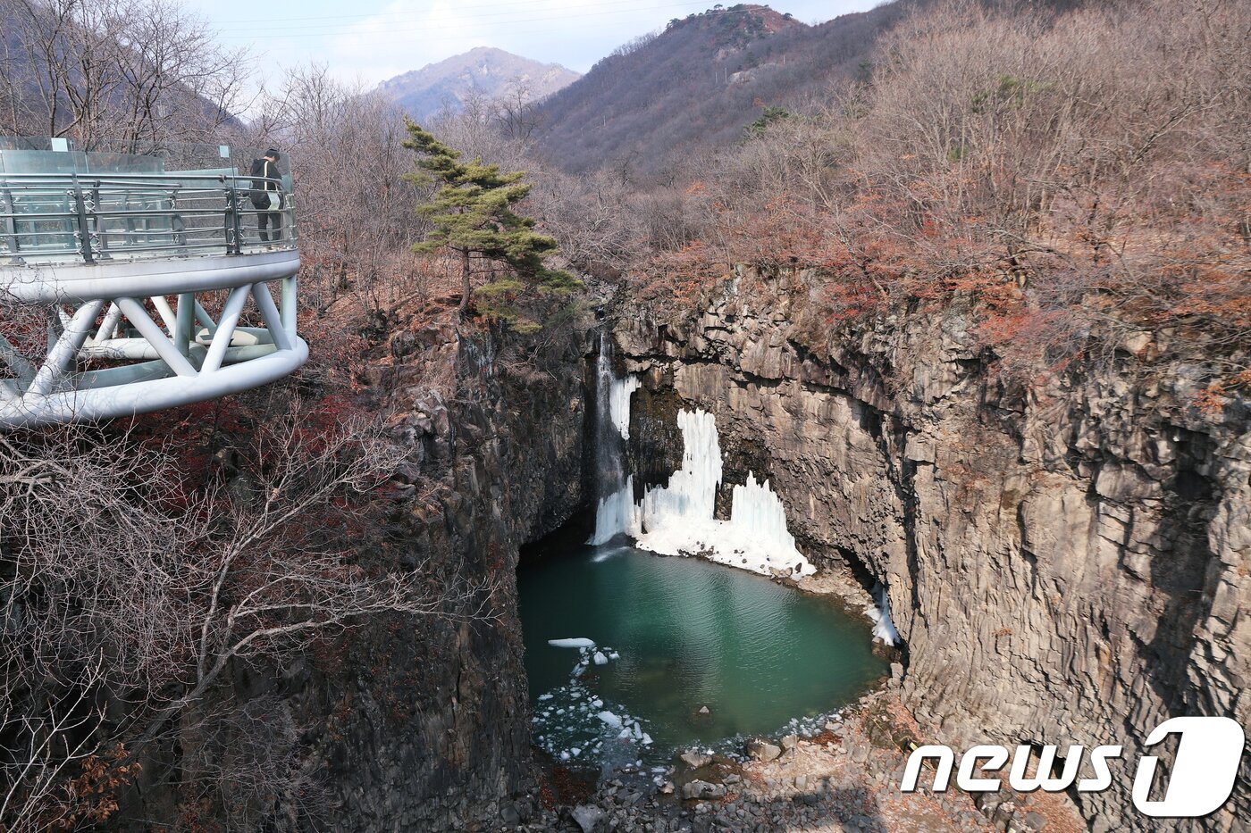본문 이미지 - 재인폭포전경(한국관광공사 제공) ⓒ News1 노정은 기자