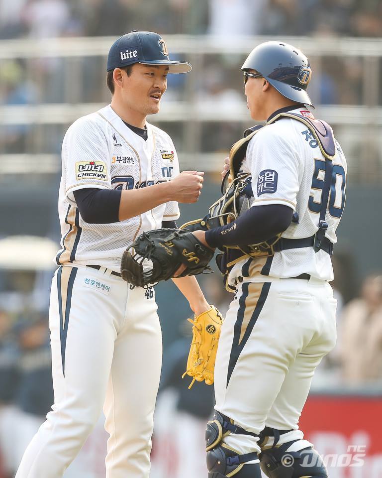 본문 이미지 - NC 다이노스의 포수 정범모(오른쪽). (NC 제공). ⓒ News1