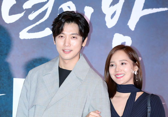 기태영 부친상·유진 시부상 비보…"깊은 슬픔 속 고인 추모"