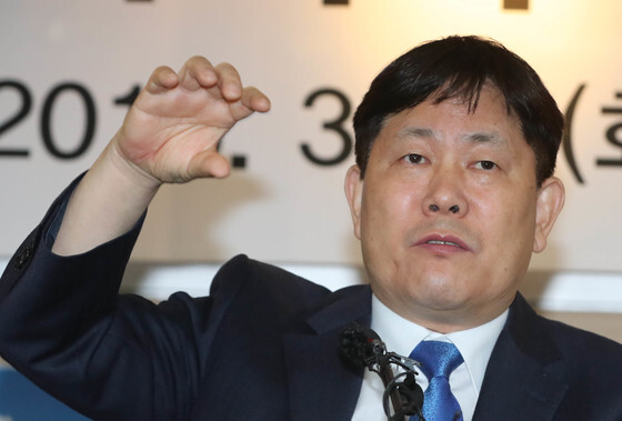 김정규 타이어뱅크 회장, 탈세 일부 면소에도 파기환송심 징역 3년(종합)