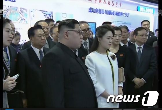 김정은 위원장과 부인 리설주가 베이징을 방문했다 © News1