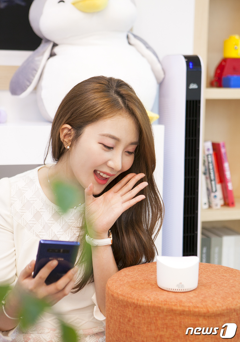 (서울=뉴스1) = SK텔레콤은 28일 자사의 음성인식 AI 스피커 ‘누구’에 아파트 관리비 조회 기능을 추가했다고 밝혔다.국내 아파트 거주자라면 SK텔레콤 ‘스마트홈’ 앱에 자신 …