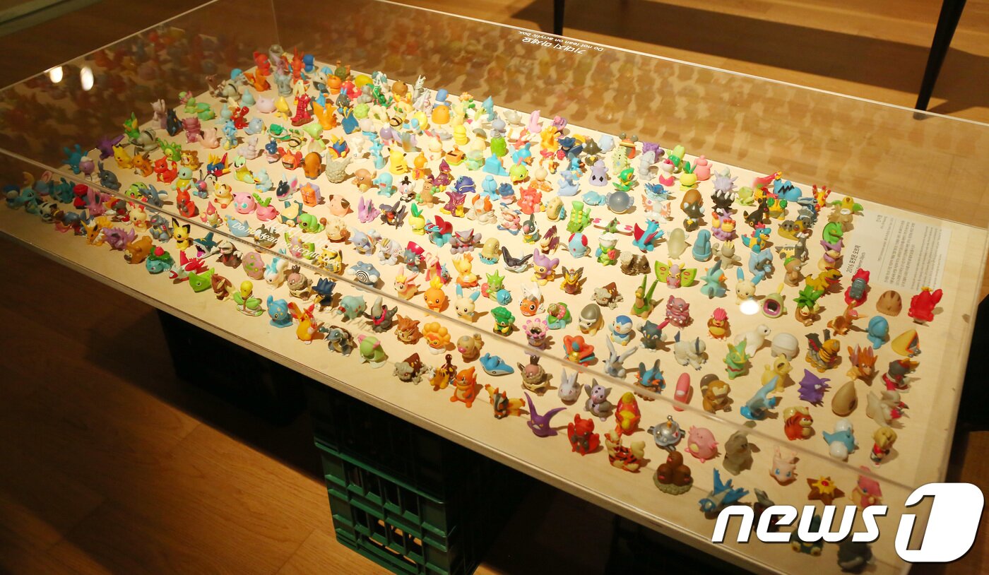 본문 이미지 - 29일 원주 뮤지엄 산(Museum SAN)이 '일상의 예술: 오브제' 특별전을 공개했다. 위 사진은 안시형 작가의 작품 '2016 포켓몬 오브제'의 모습.2018.3.29/뉴스1 ⓒ News1 이찬우 기자