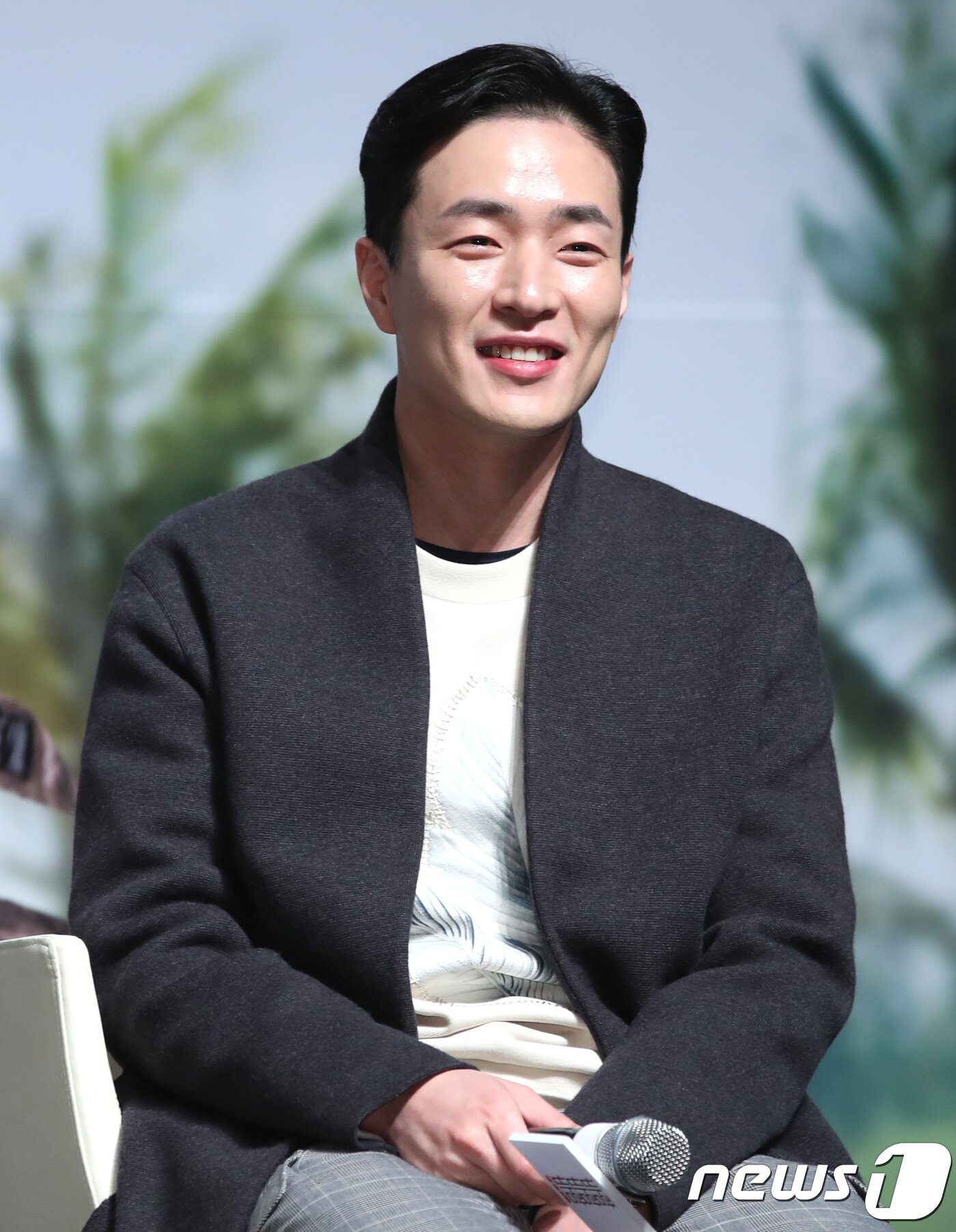 본문 이미지 - 이병헌 감독이 6일 오전 서울 압구정cgv에서 열린 영화 ‘바람바람바람’ 제작발표회에 참석해 미소를 짓고 있다. 2018.3.6./뉴스1 ⓒ News1 권현진 기자