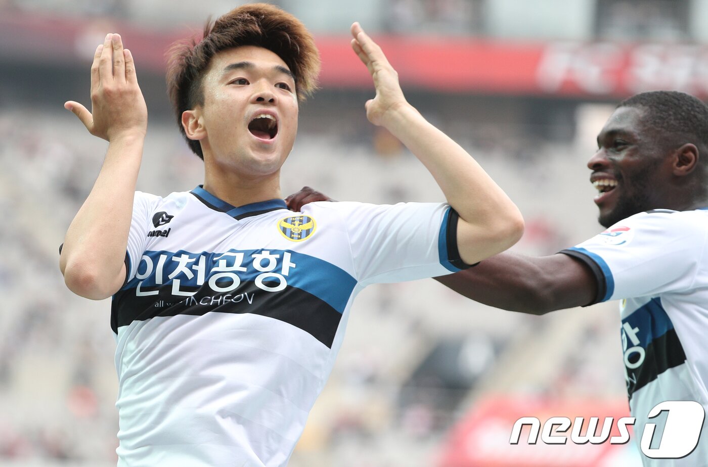 본문 이미지 - 선수시절의 송시우(왼쪽)2018.4.1/뉴스1 ⓒ News1 신웅수 기자