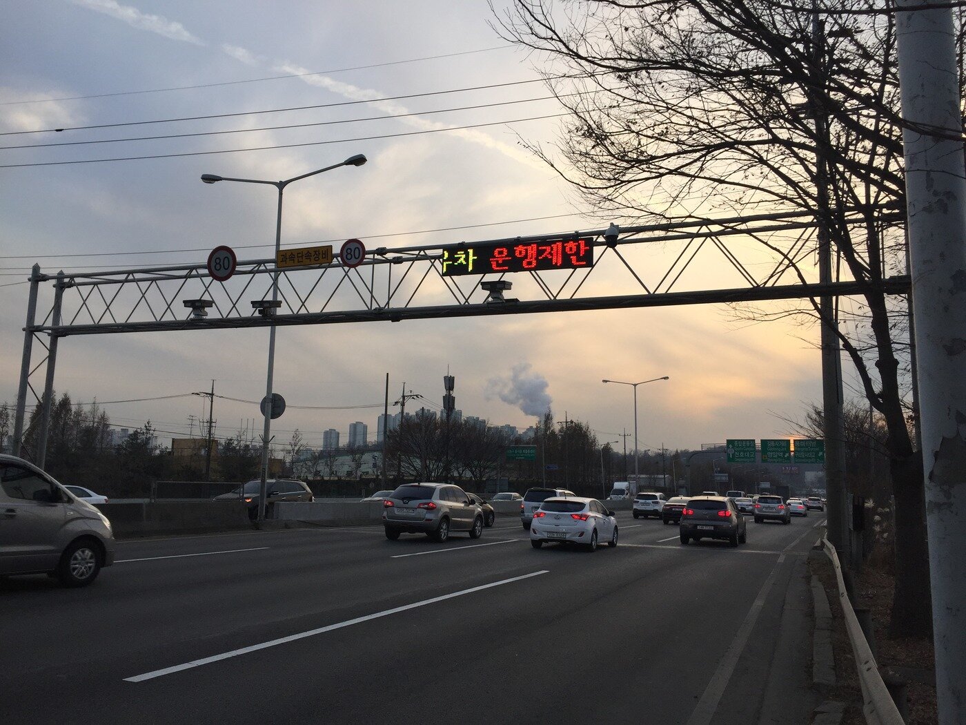 본문 이미지 - 노후경유차 운행제한 중인 강일IC(서울시 제공).ⓒ News1