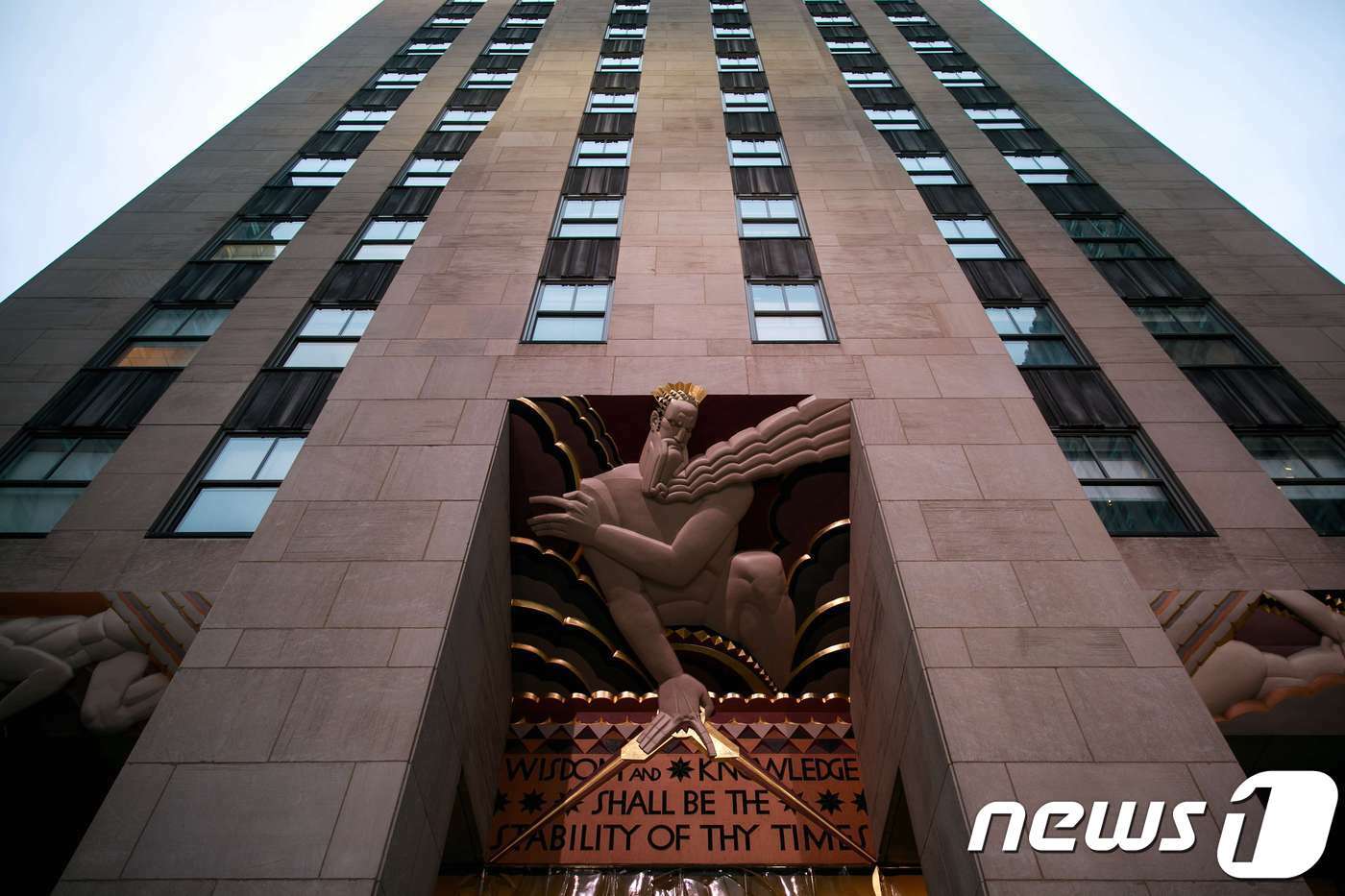 본문 이미지 - 뉴욕 맨해튼 록펠러 플라자 건물. ⓒ AFP=뉴스1 ⓒ News1 우동명 기자