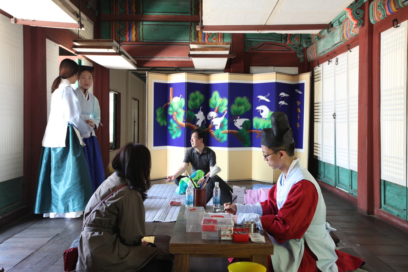 본문 이미지 - 창덕궁에서 진행하는 내의원 한의학 체험 