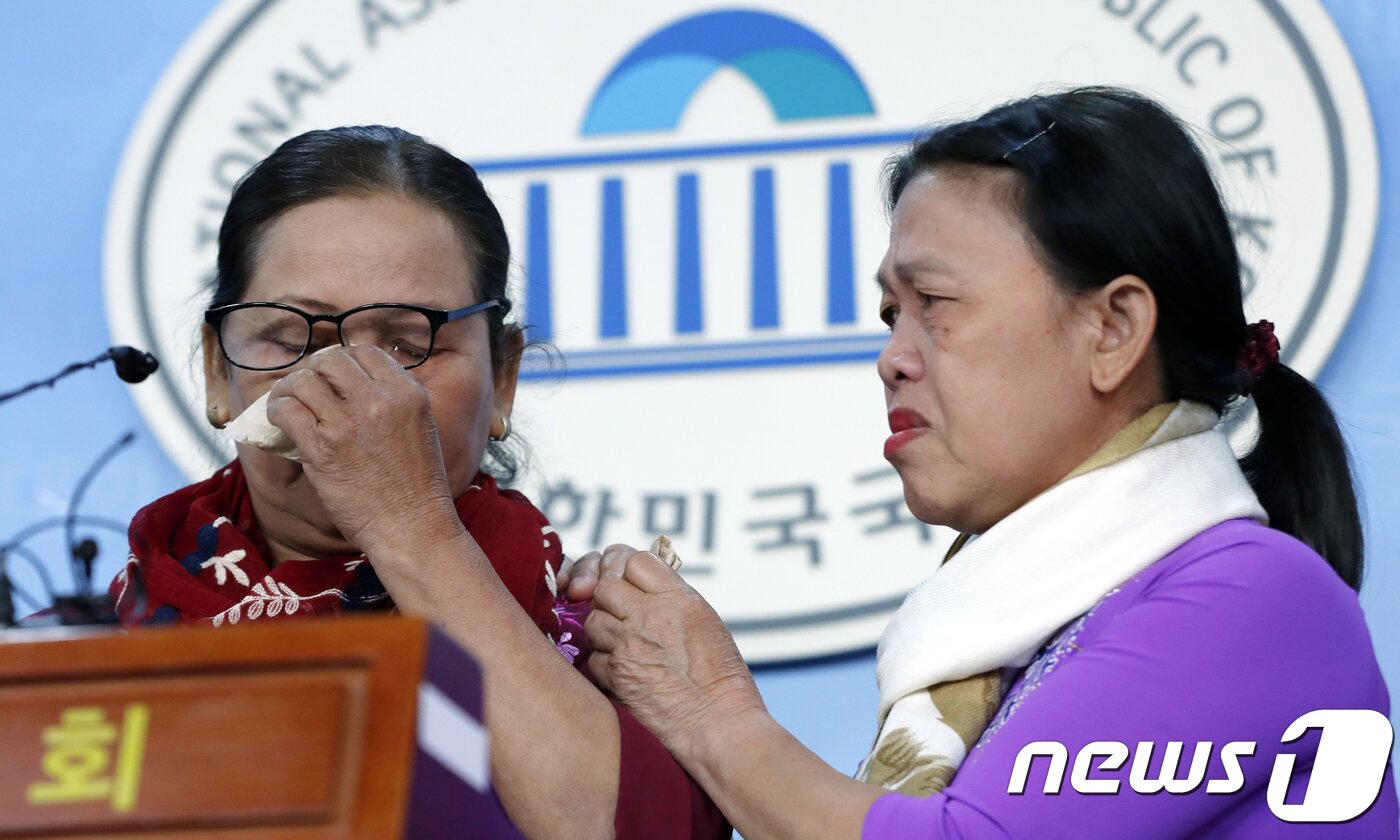 본문 이미지 - 베트남전 퐁니퐁넛 사건 학살 생존자 응우옌티탄씨와 하미 마을 학살 생존자 응우옌티탄씨. ⓒ News1 안은나 기자