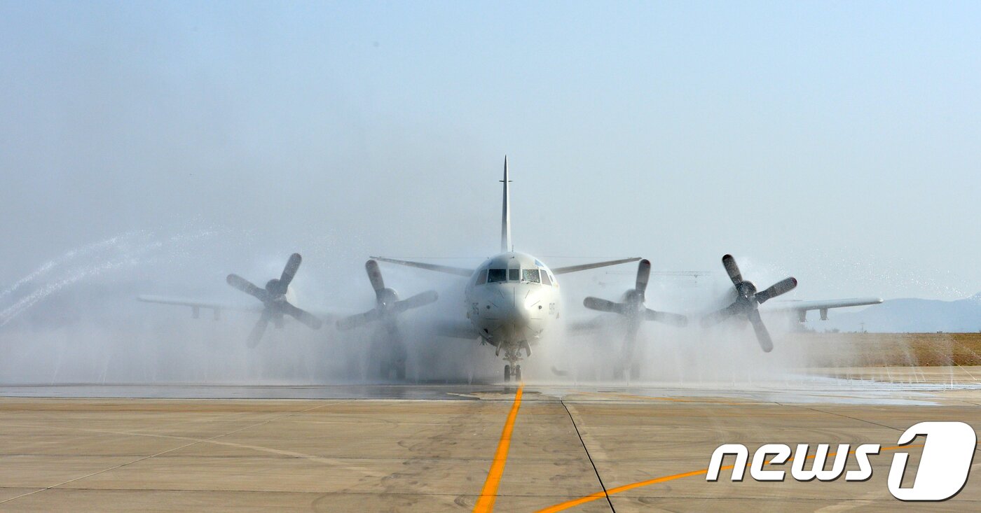 본문 이미지 - 해군 P-3C 해상초계기. 2018.4.2/뉴스1 ⓒ News1 최창호 기자