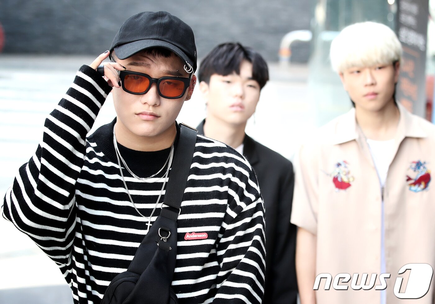 본문 이미지 - 2018.4.20.압구정로데오 치킨집. 엠넷 '고등래퍼2' 오담률(왼쪽부터), 이승화, 윤진영 딥풀이. ⓒ News1 권현진 기자