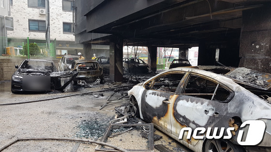 오산 원룸 화재, 불타버린 차량들