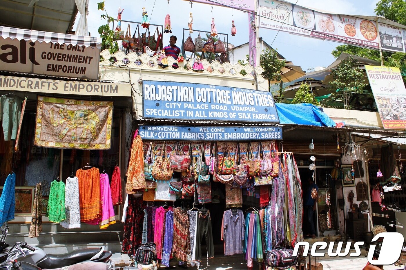본문 이미지 - 우다이푸르 시가지에 늘어선 상점들ⓒ News1  