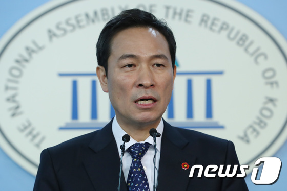 더불어민주당 서울시장 경선 출마를 선언한 우상호 의원. 2018.4.3/뉴스1 © News1 박정호 기자