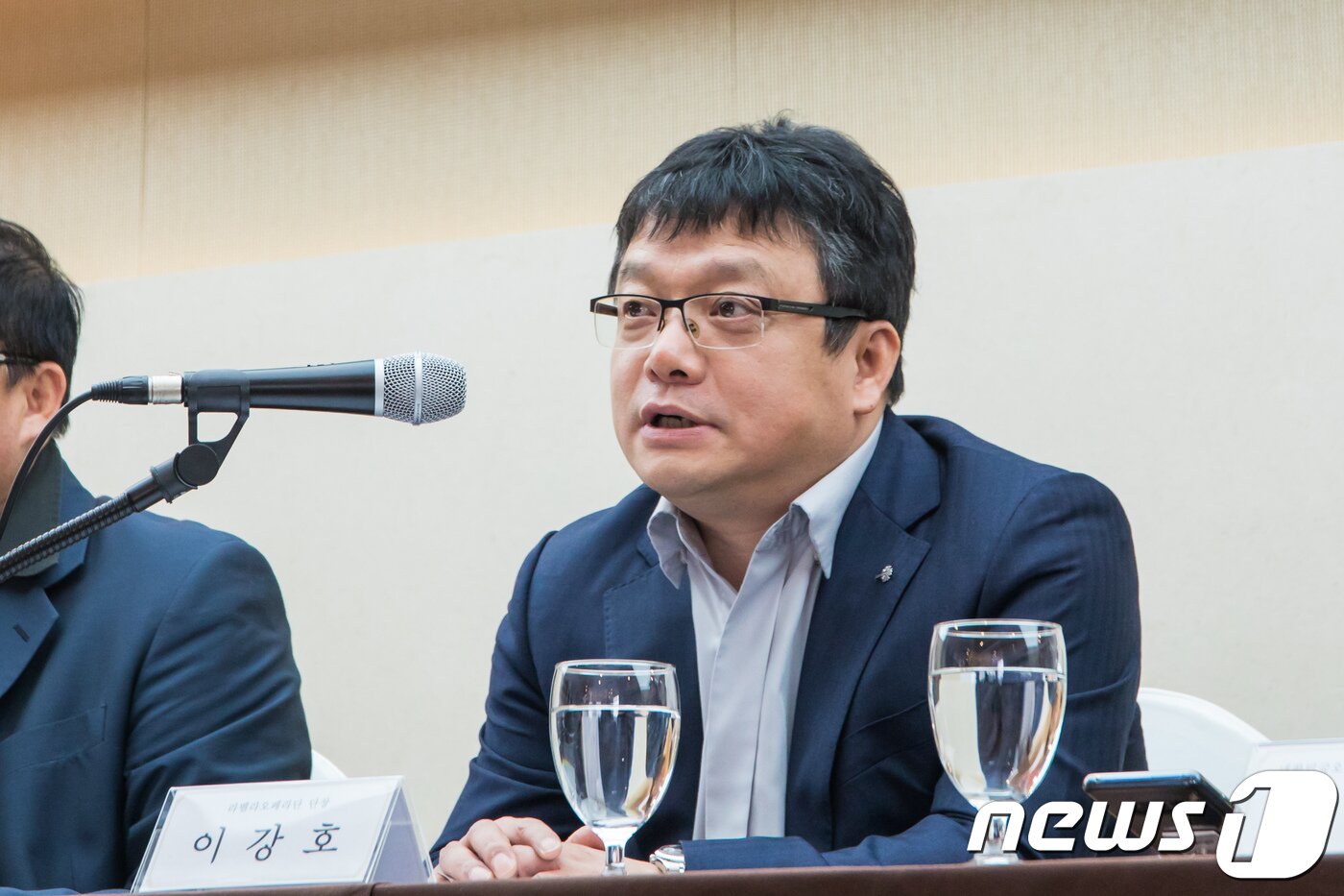 본문 이미지 - 이강호 라벨라오페라단 단장이 3일 서울 중구 프레지던트호텔에서 열린 제9회 대한민국오페라페스티벌에서 공연에 대해 설명하고 있다. 제9회 대한민국오페라페스티벌은 국립오페라단을 비롯해 민간오페라단 5개 단체와 대한민국오페라단연합회가 함께하며 오는 12일부터 5월27일까지 서울 서초구 서초동 예술의전당에서 열린다. 2018.4.3/뉴스1 ⓒ News1 박정환 기자