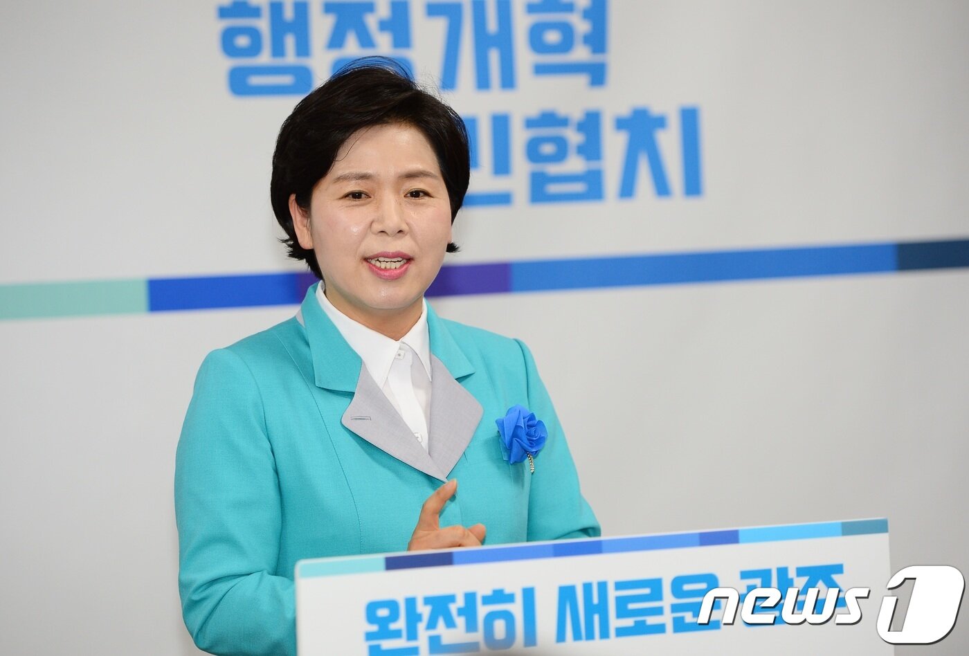본문 이미지 - 양향자 더불어민주당 광주시장 예비후보가 3일 광주시의회 브리핑룸에서 기자회견을 하고 있다. 양 예비후보는 "완전히 새로운 광주를 만들겠다＂고 밝혔다.2018.4.3/뉴스1 ⓒ News1 박준배 기자