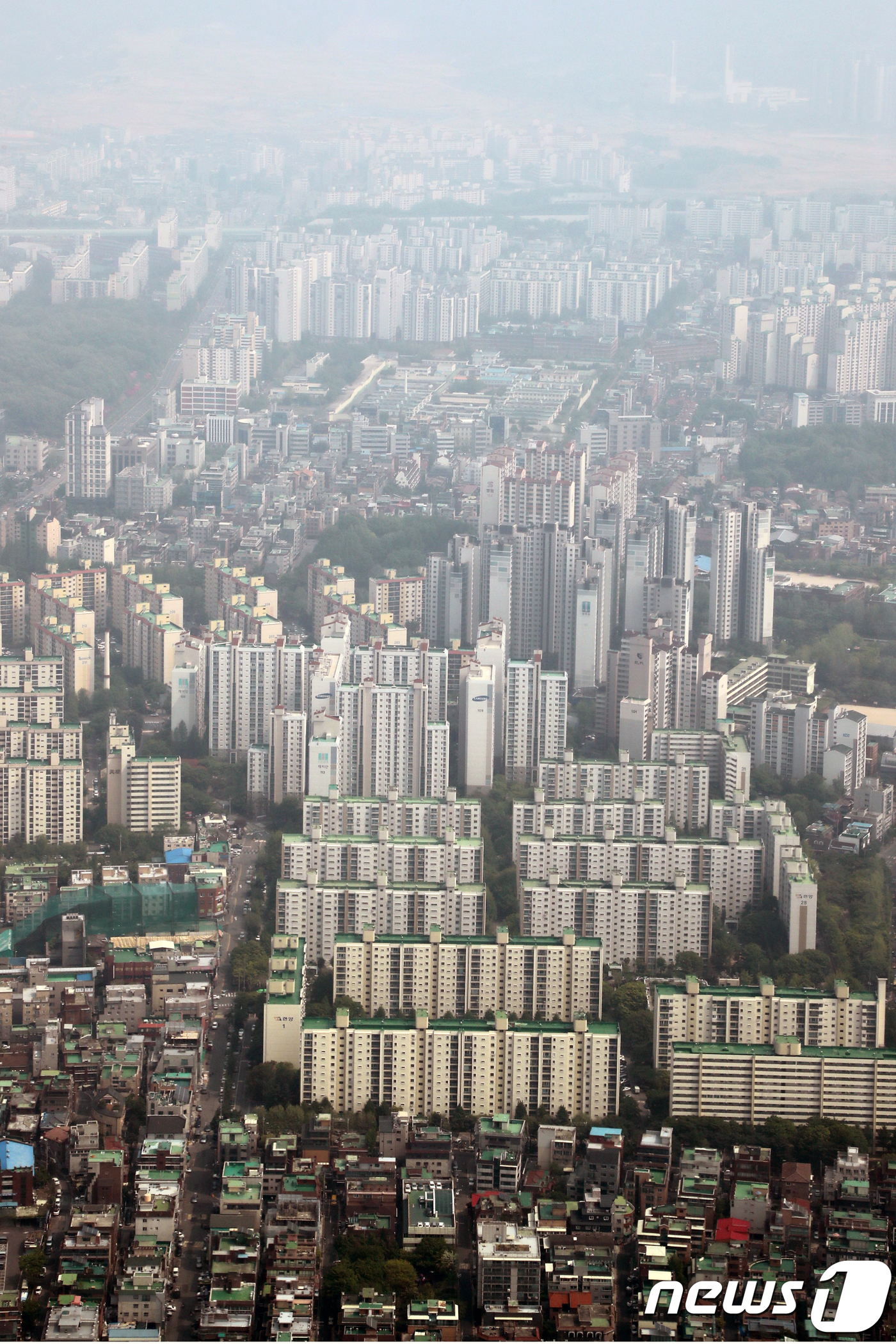 (서울=뉴스1) 황기선 기자 = 30일 국토교통부가 올해 1월 1일 기준으로 조사한 전국 공동주택 1,289호의 공시가격을 공개했다. 올해 공시가격은 전국 평균 5.02% 올라 지 …