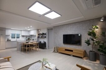 본문 이미지 - <e편한세상 선부광장 전용 74 거실> ⓒ News1