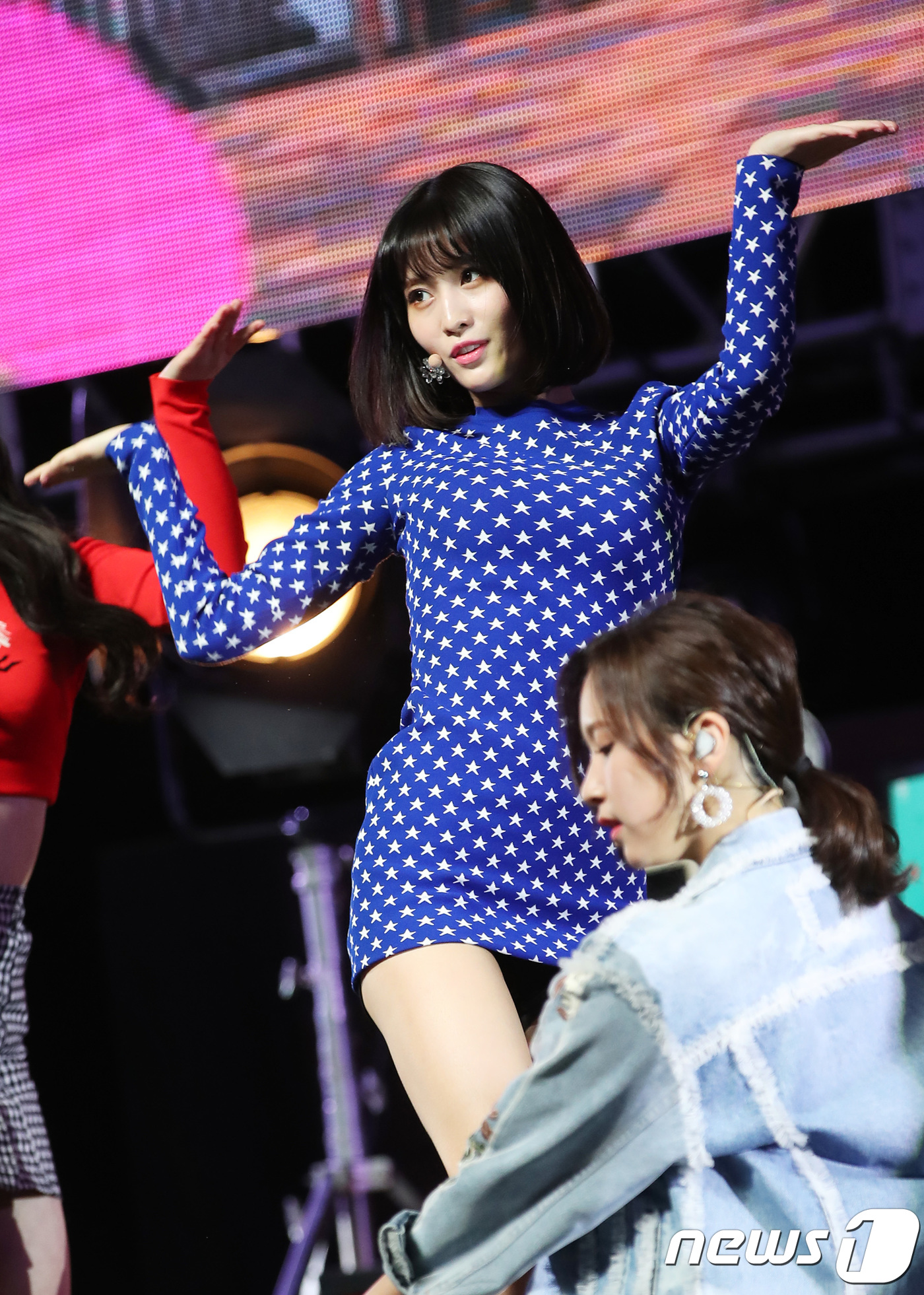 (서울=뉴스1) 권현진 기자 = 트와이스(TWICE) 모모가 9일 오후 서울 광진구 예스24 라이브홀에서 열린 5번째 미니앨범 '왓 이즈 러브?(What is Love?)' 발매 …