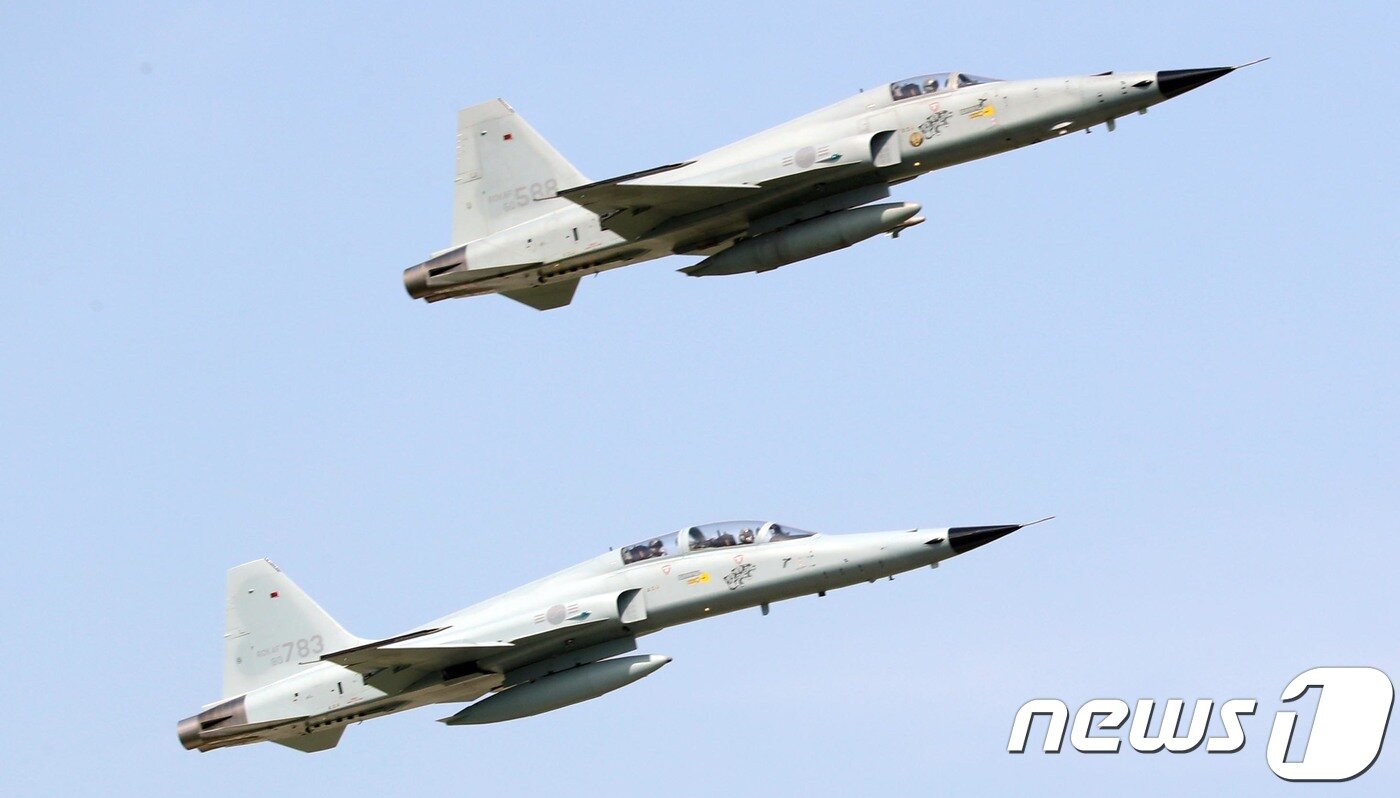 본문 이미지 - 공군 F-5 전투기. .2018.5.11/뉴스1 ⓒ News1 남성진 기자