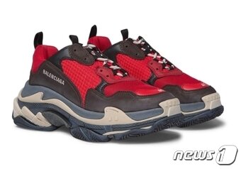 본문 이미지 - 발렌시아가 '트리플 S 스니커즈'ⓒ News1