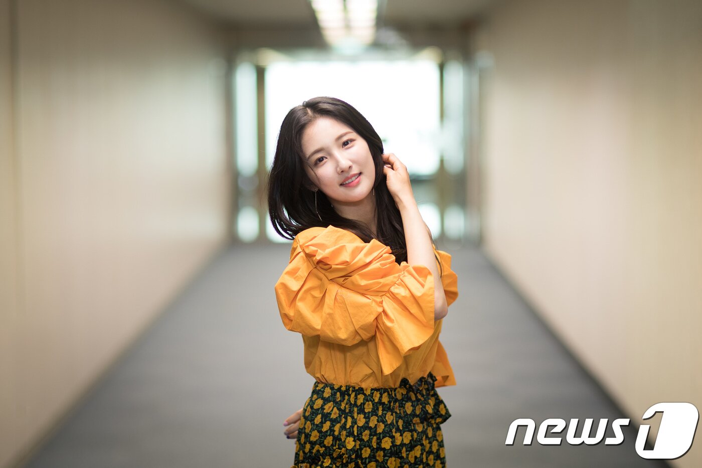 본문 이미지 - 배우 손지현이 14일 서울 종로구 뉴스1에서 인터뷰에 앞서 포즈를 취하고 있다. 2018.5.14/뉴스1 ⓒ News1 유승관 기자