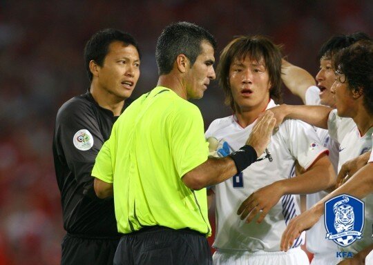 본문 이미지 - 오프사이드 논란을 일으켰던 2006 독일 월드컵 당시 스위스전. (대한축구협회 제공) ⓒ News1