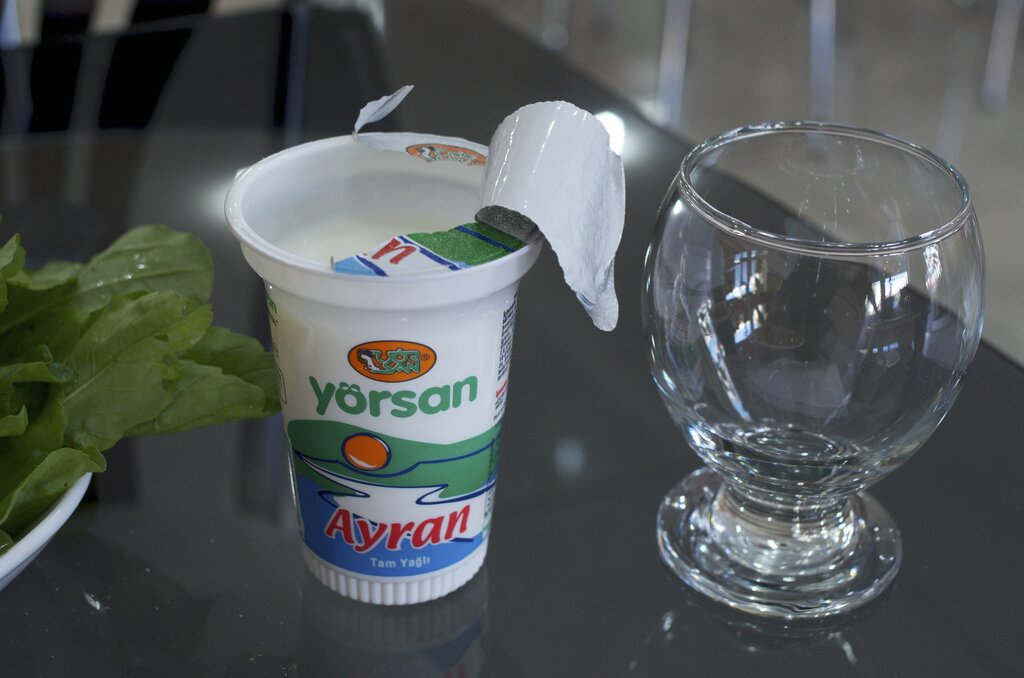 본문 이미지 - 터키의 '국민 음료'인 아이란. flickr_Jun Seita 제공