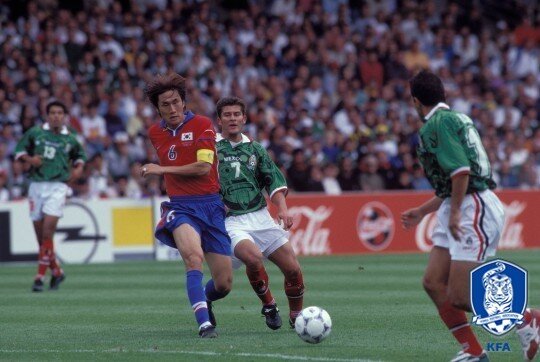 본문 이미지 - 역대 월드컵 경기들 중 최고 시청률을 자랑한 1998 프랑스 월드컵 멕시코전. (대한축구협회 제공) ⓒ News1