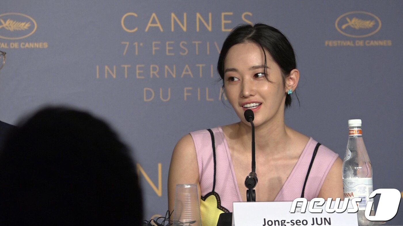 본문 이미지 - 영화 '버닝' 여주인공 해미역을 맡은 배우 전종서. 2018.5.17. 프랑스 칸.ⓒ News1