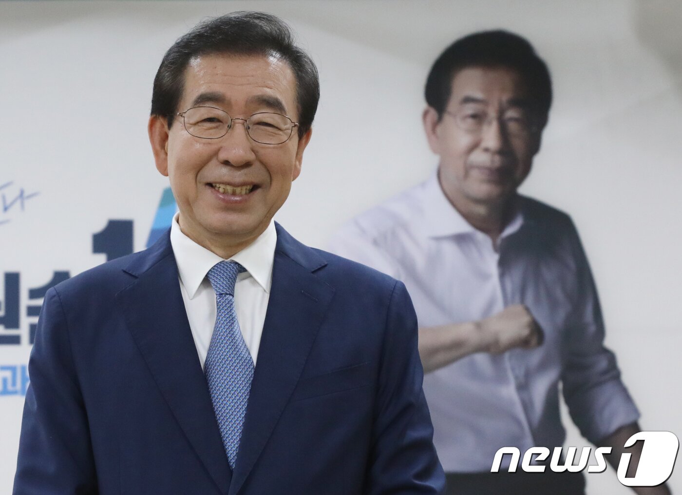 본문 이미지 - 박원순 더불어민주당 서울시장 예비후보가 19일 서울 종로구 선거캠프에서 뉴스1과 인터뷰를 하고 있다. 2018.5.19/뉴스1 ⓒ News1 송원영 기자