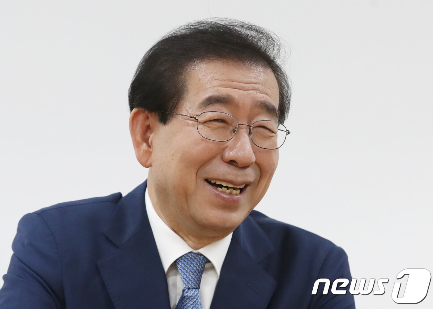 본문 이미지 - 박원순 더불어민주당 서울시장 예비후보가 19일 서울 종로구 선거캠프에서 뉴스1과 인터뷰를 하고 있다. 2018.5.19/뉴스1 ⓒ News1 송원영 기자