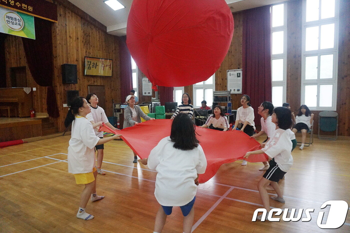본문 이미지 - 충북학생수련원이 2일부터 진행하는 학생수련활동 모습(충북도교육청 제공)2018.5.2/뉴스1ⓒ News1 