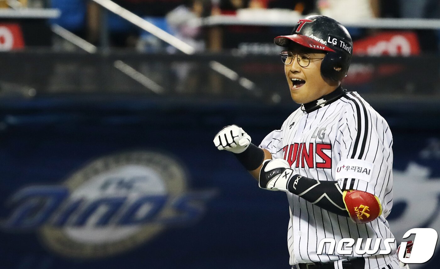 본문 이미지 - LG 트윈스 채은성이 홈런을 때려낸 뒤 홈으로 들어오고 있다. /뉴스1 DB ⓒ News1 황기선 기자