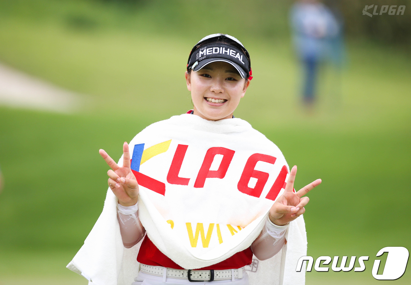 (서울=뉴스1) = 27일 경기 이천 사우스스프링스CC에서 열린 '제6회 E1 채리티 오픈' 최종 라운드에서 이다연이 우승 확정 후 포즈를 취하고 있다. ( KLPGA 제공)201 …