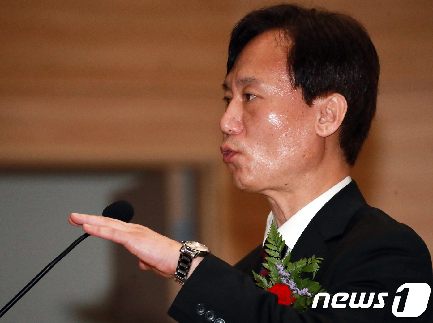 (서울=뉴스1) 이동원 기자 = 박진 미래연구원장이 28일 오전 서울 여의도 국회 의원회관에서 열린 국회미래연구원 개원식에서 개원사를 하고 있다. 2018.5.28/뉴스1