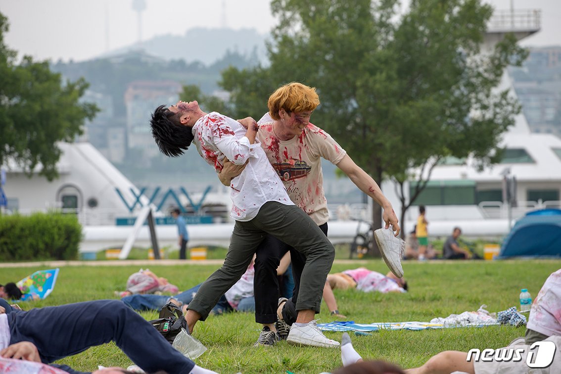 본문 이미지 - &#39;불안의 리허설&#39;