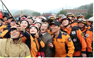 '용산소방서 소방관들과 함께' (청와대 제공) © News1