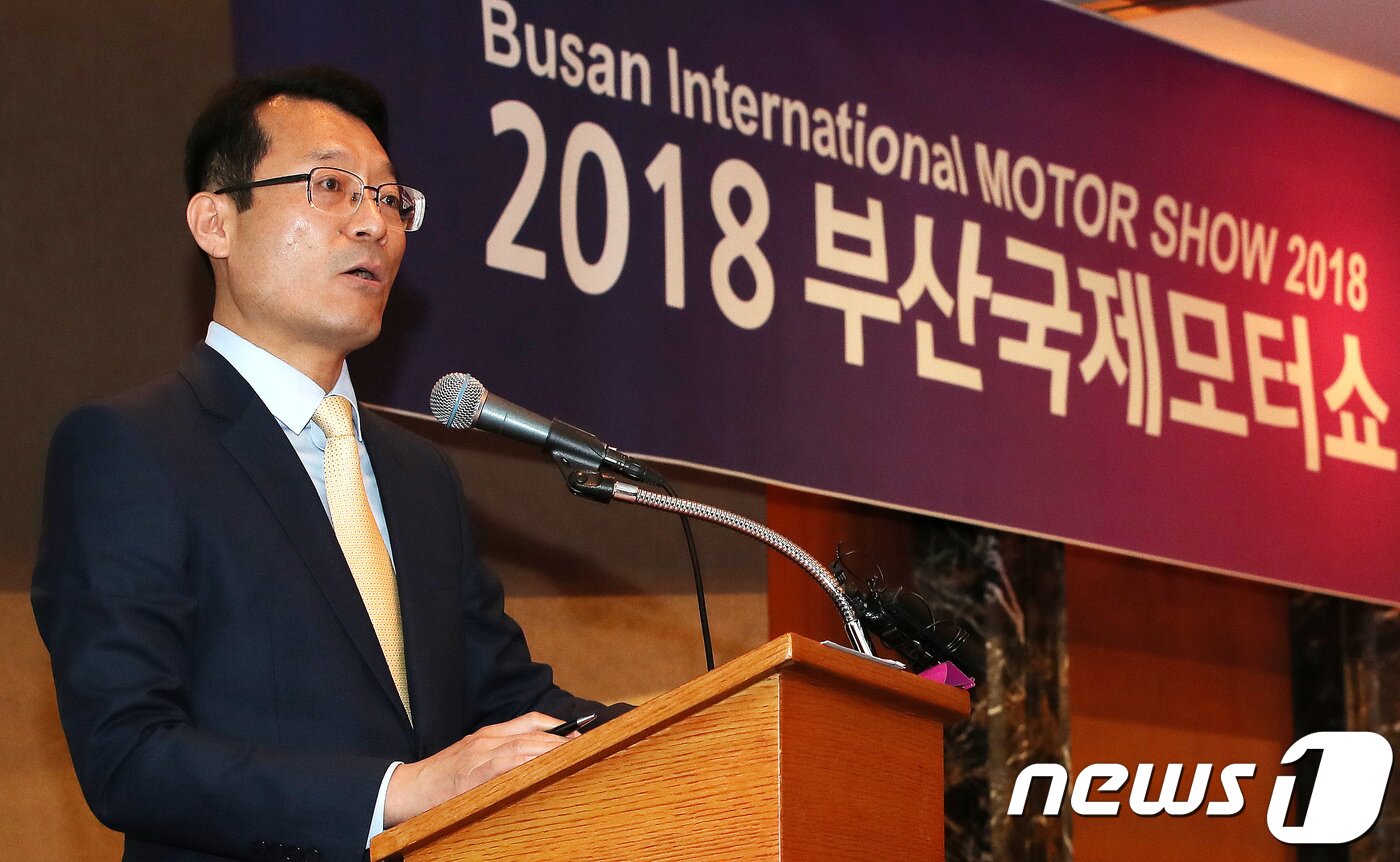 본문 이미지 - 이도헌 벡스코 전시사업 1실장 3일 서울 소공동 롯데호텔에서 열린 2018 부산국제모터쇼 수도권 기자간담회에서 행사계획을 발표하고 있다. 2018.5.3/뉴스1 ⓒ News1 박지혜 기자
