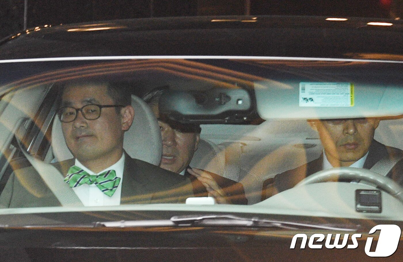 본문 이미지 - 북미정상회담 의제조율을 위한 실무회담 미국 측 대표단의 성김 주필리핀 미국대사가 30일 오전 서울 종로구 포시즌스호텔에서 나서고 있다. 2018.5.30/뉴스1 ⓒ News1 송원영 기자