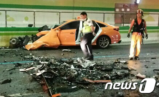올해 5월 사고 당시, 충돌사고로 부서진 택시 모습.(경기도소방재난본부 제공)© News1 오장환 기자