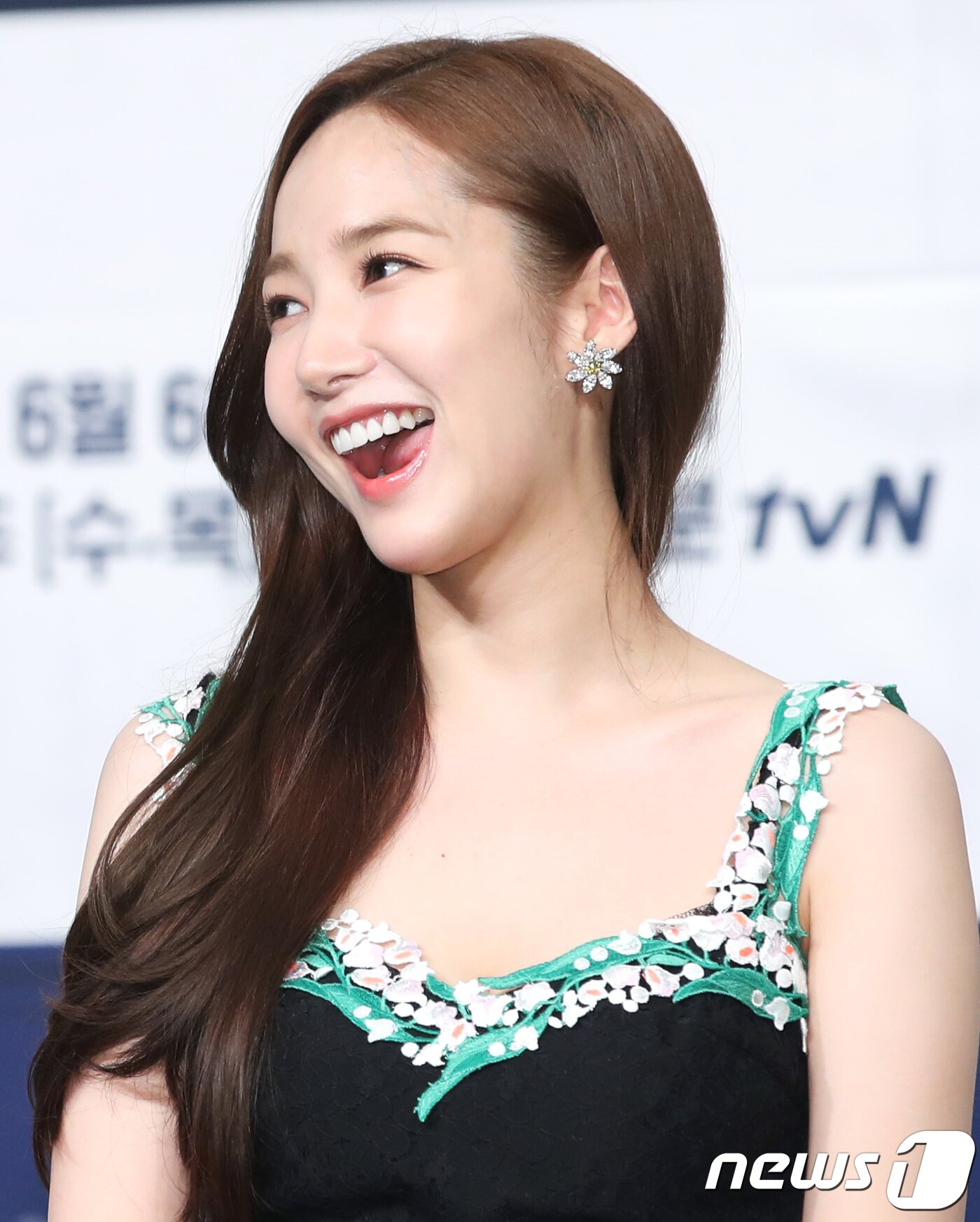 본문 이미지 - 배우 박민영이 30일 오후 서울 영등포 타임스퀘어에서 열린 tvN 새 수목드라마 '김비서가 왜 그럴까' 제작발표회에 참석해 사랑스러운 매력을 발산하고 있다. 2018.5.30./뉴스1 ⓒ News1 권현진 기자