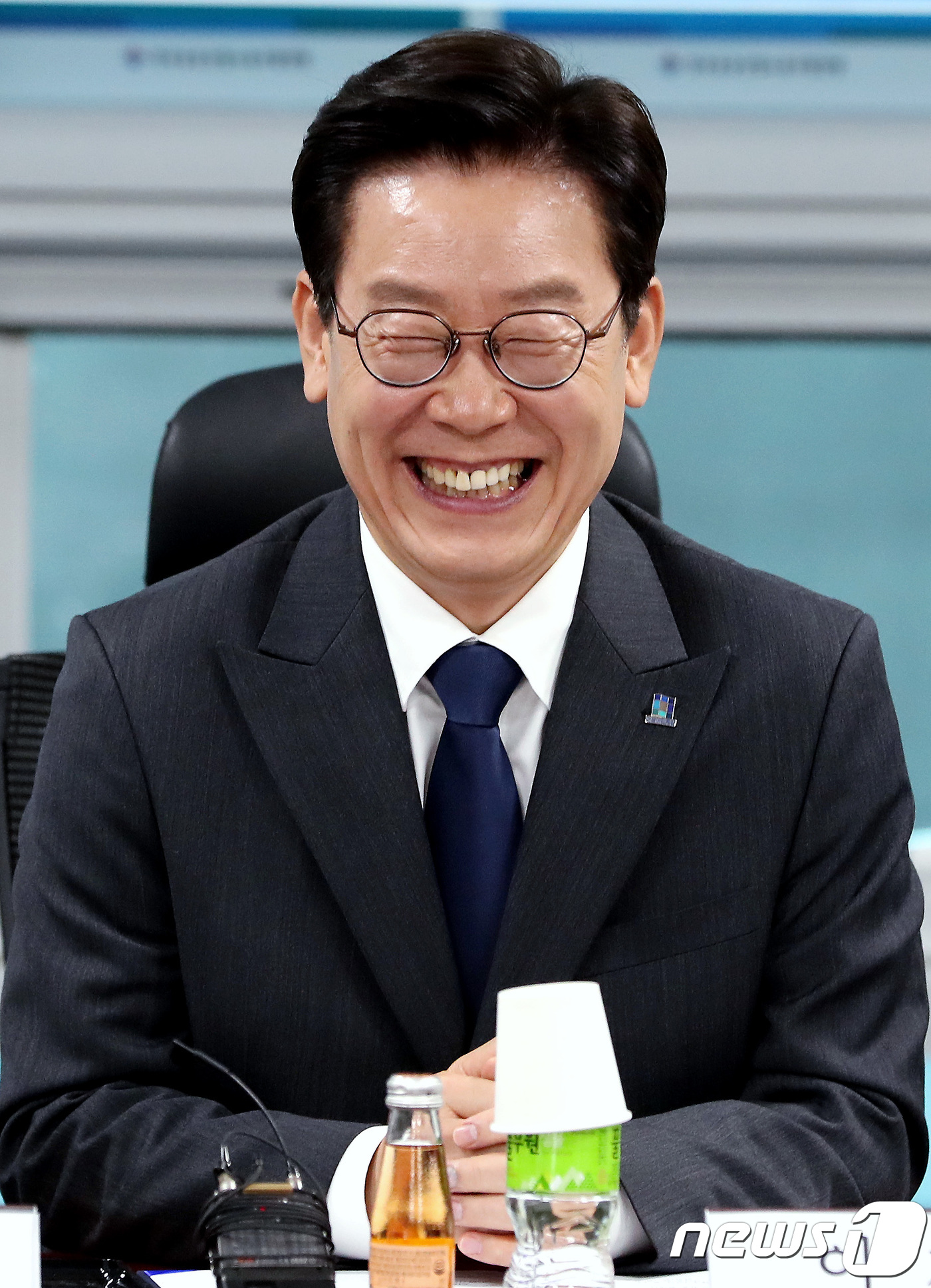 (서울=뉴스1) 박정호 기자 = 이재명 더불어민주당 경기도지사 후보가 30일 오후 서울 여의도 국회 의원회관에서 열린 전국공공산업노동조합연맹과의 정책협약식에서 환하게 웃고 있다. …