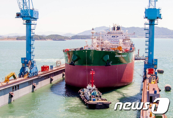 현대삼호중공업이 건조한 LNG 추진 선박(현대삼호중공업 제공)© News1